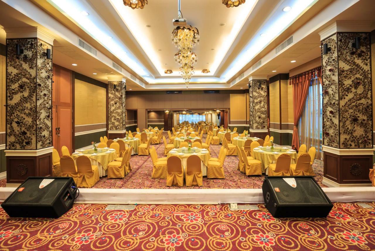 Kwan Ruen Park Hotel Nakhon Ratchasima Exterior photo